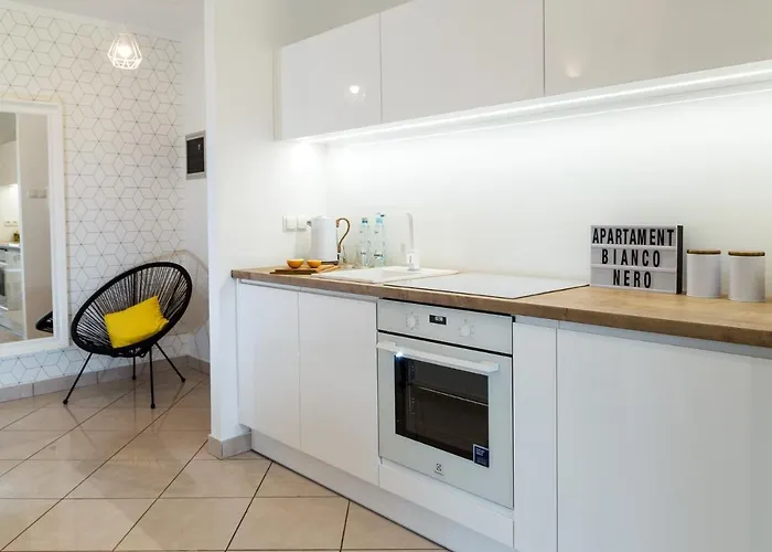 Bianco Nero Pod Jasna Gora, Bezplatny Parking, Teren Ogrodzony. * Częstochowa